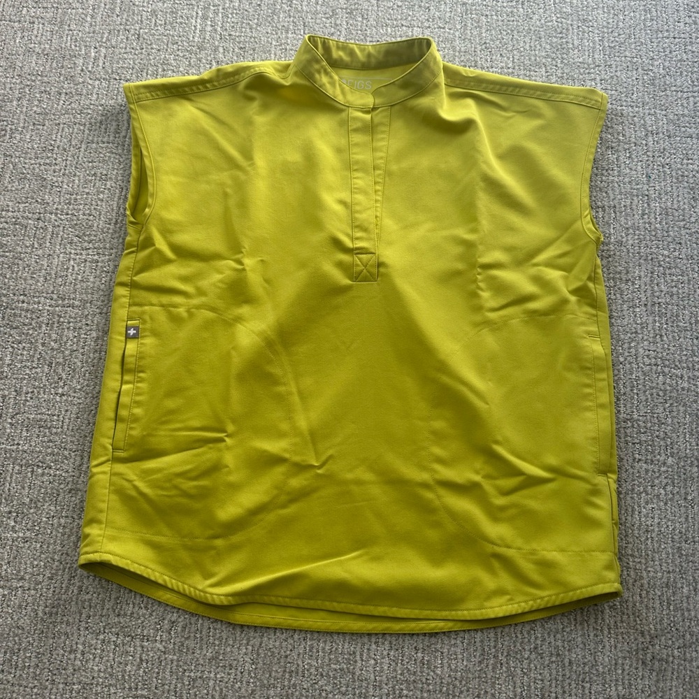 Limeade Rafael Figs Scrub Top